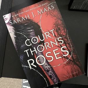 A Court of Thorns and Roses (Original Cover)